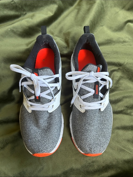 Nike Shoes - Nike women’s training sneaker. Size 9